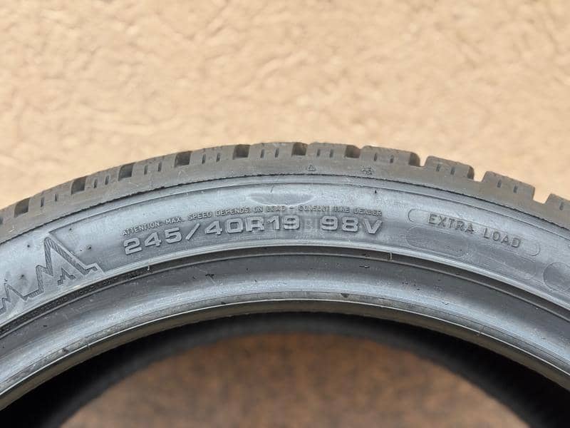 Dunlop 245/40 R19 Zimska