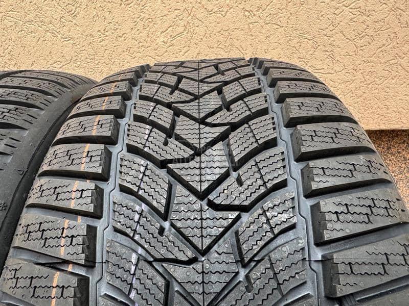 Dunlop 245/40 R19 Zimska