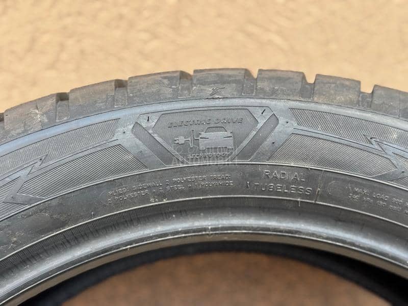 Goodyear 235/50 R20 Zimska