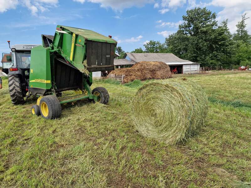 John Deere 572