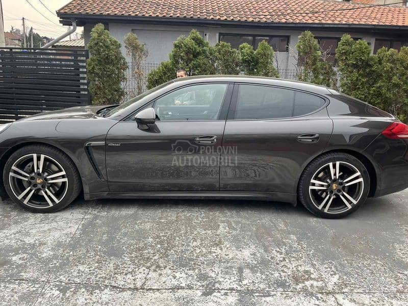 Porsche Panamera 