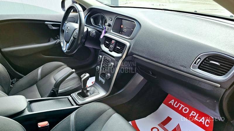 Volvo V40 MOMENTUM/T0P