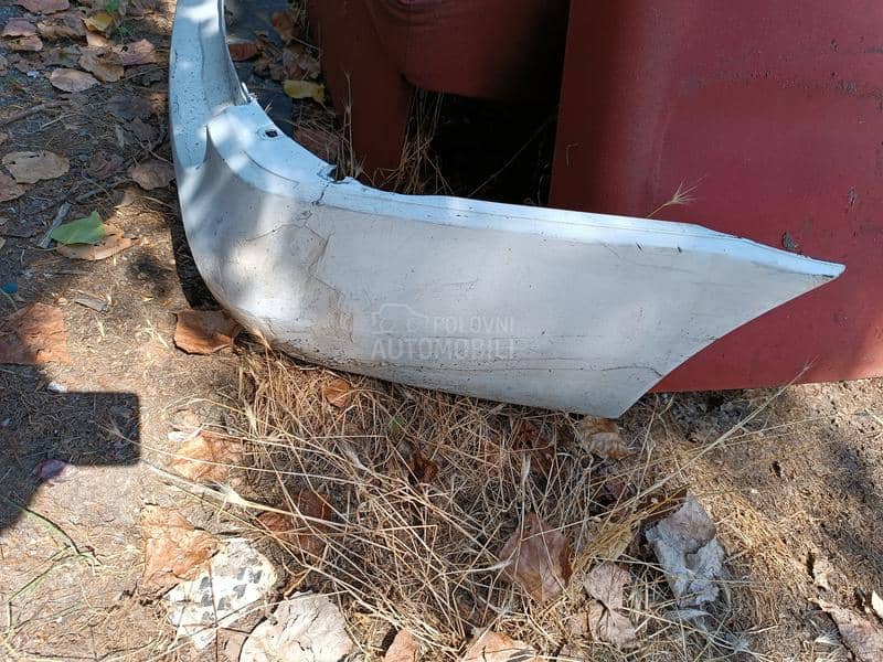 Zadnji branik za karavana