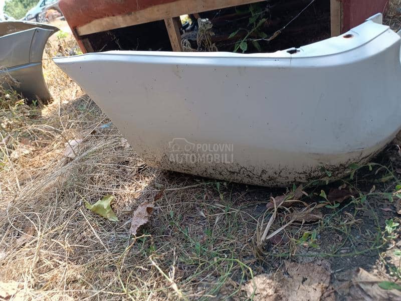 Zadnji branik za karavana