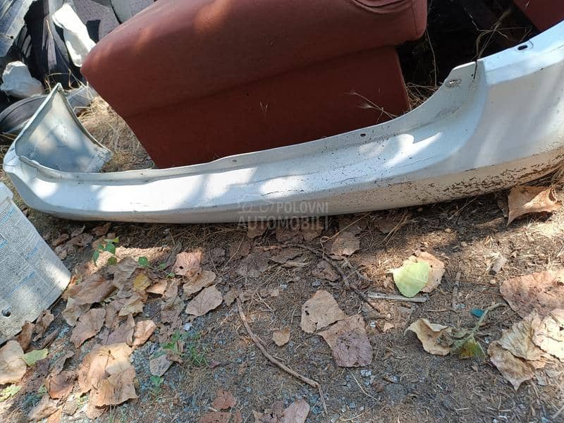 Zadnji branik za karavana