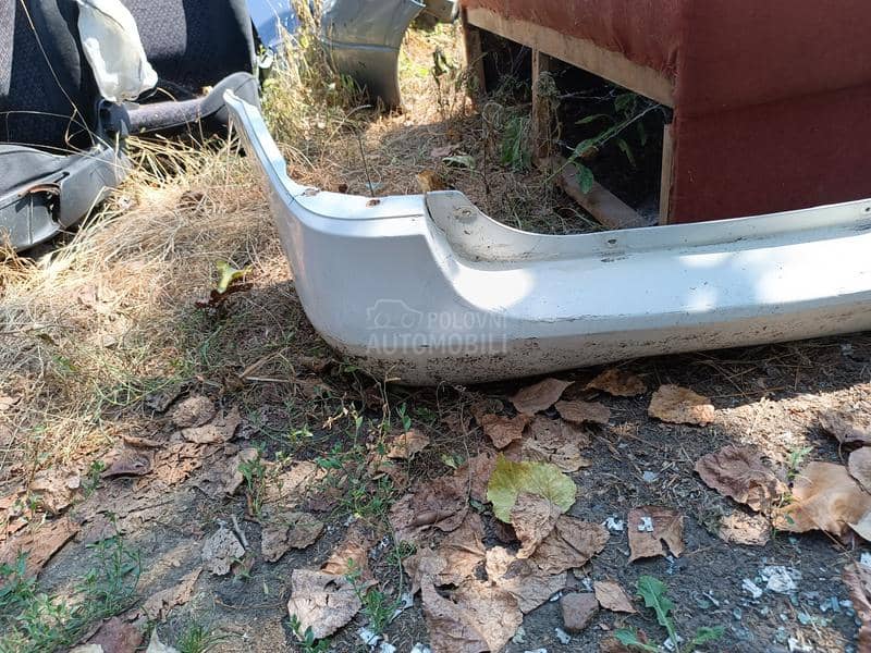 Zadnji branik za karavana