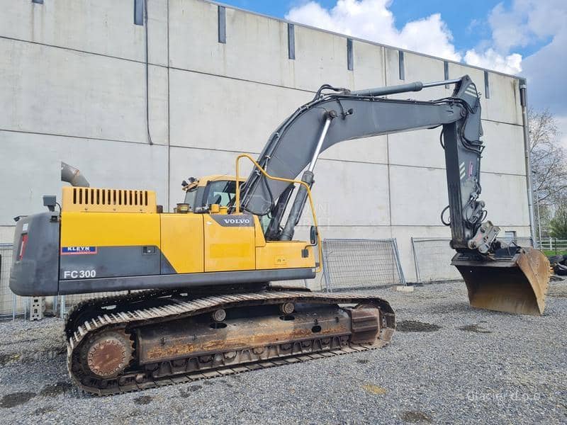 Volvo EC300DLN NOV RAZVODNIK