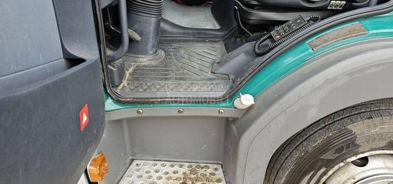 Mercedes Benz 1018