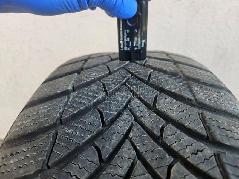 Semperit 215/55 R16 Zimska