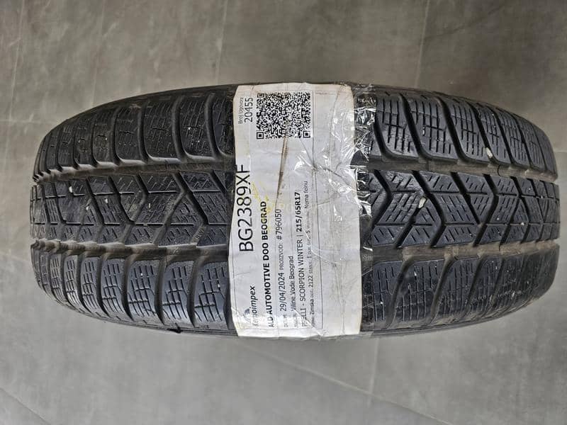 Pirelli 215/65 R17 Zimska