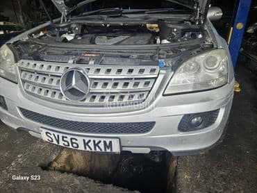 ML W164 Maska  Kao nova za Mercedes Benz ML 280, ML 300, ML 320 ... od 2004. do 2008. god.