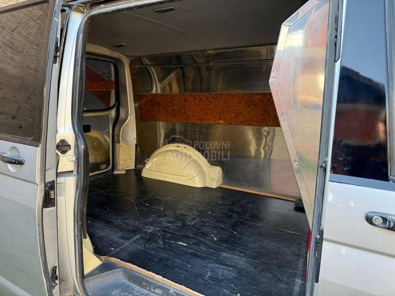 Volkswagen Transporter T5 pogrebno