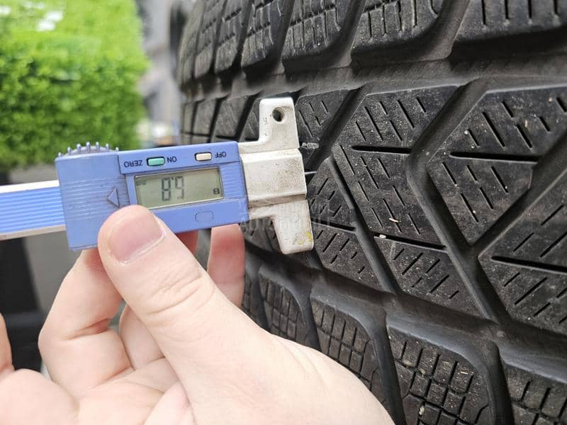 Pirelli 235/60 R18 Zimska