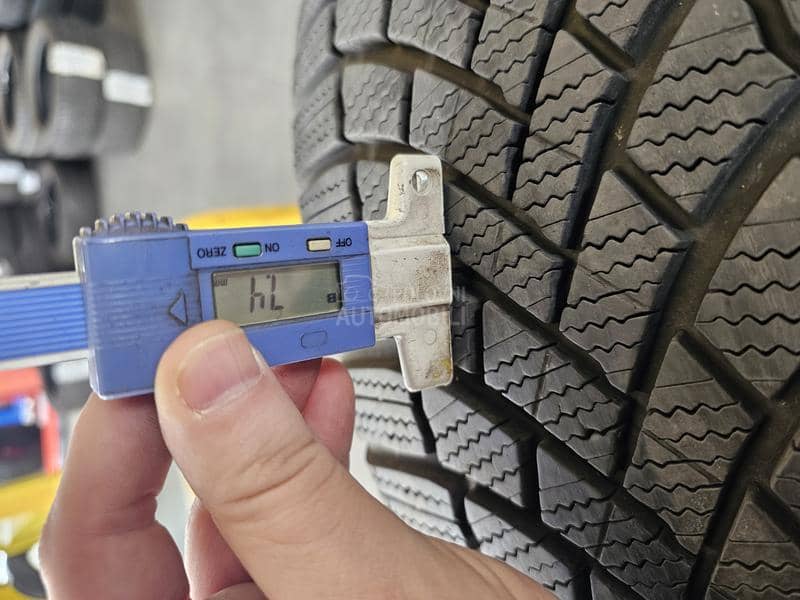 Bridgestone 235/50 R19 Zimska