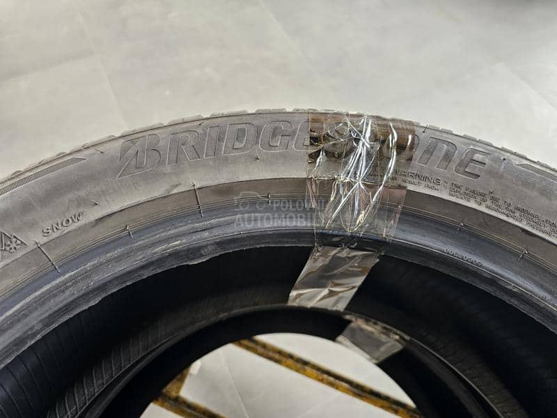 Bridgestone 235/50 R19 Zimska