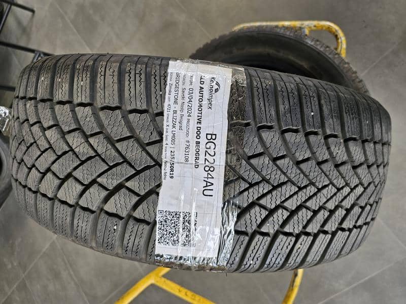 Bridgestone 235/50 R19 Zimska