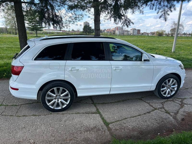 Audi Q7  Audi Q7