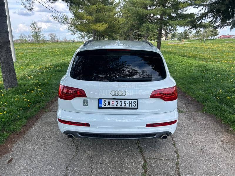 Audi Q7  Audi Q7