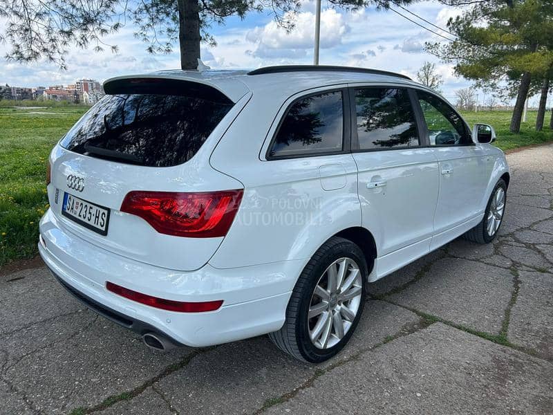 Audi Q7  Audi Q7