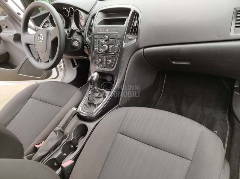 Opel Astra J 1.4  SVAJCARSKA
