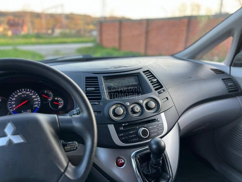 Mitsubishi Grandis 