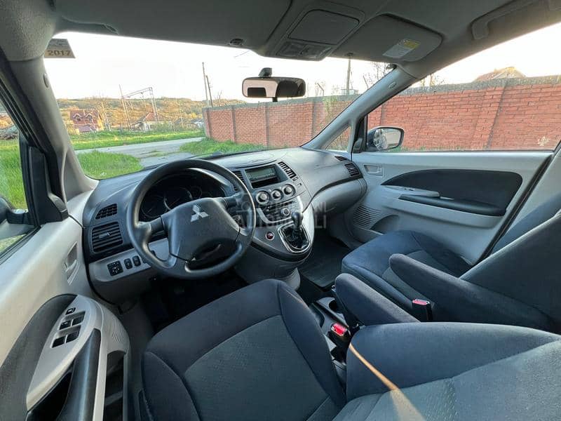 Mitsubishi Grandis 