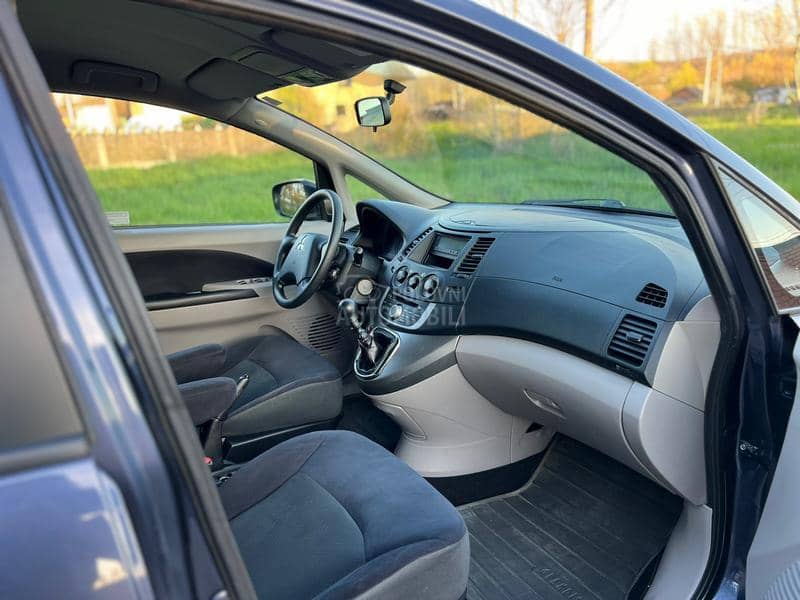 Mitsubishi Grandis 