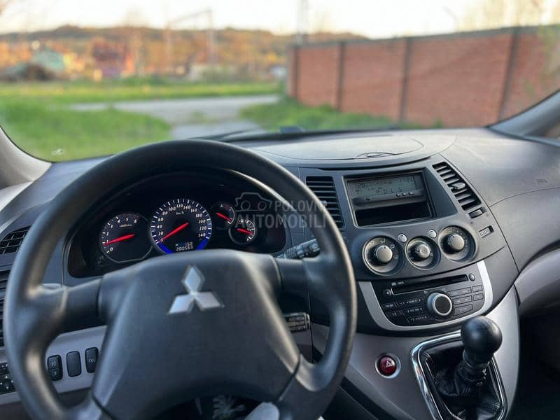 Mitsubishi Grandis 