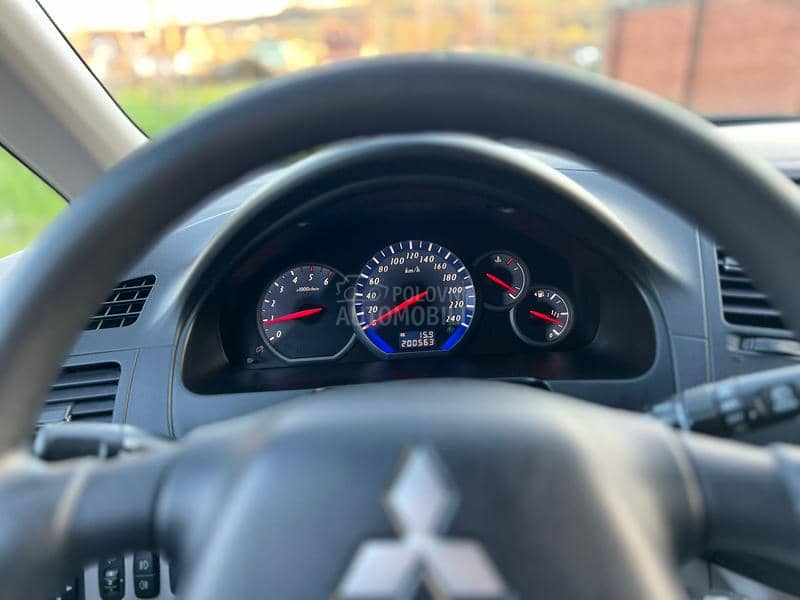 Mitsubishi Grandis 