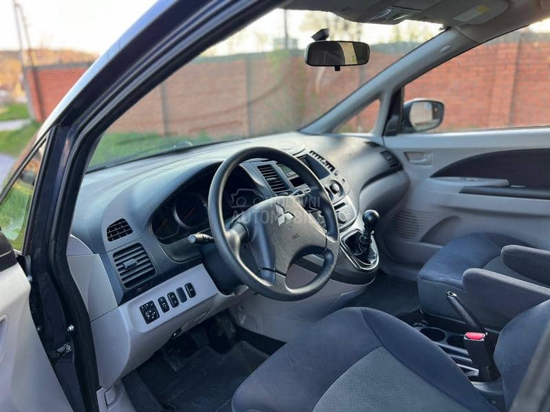 Mitsubishi Grandis 