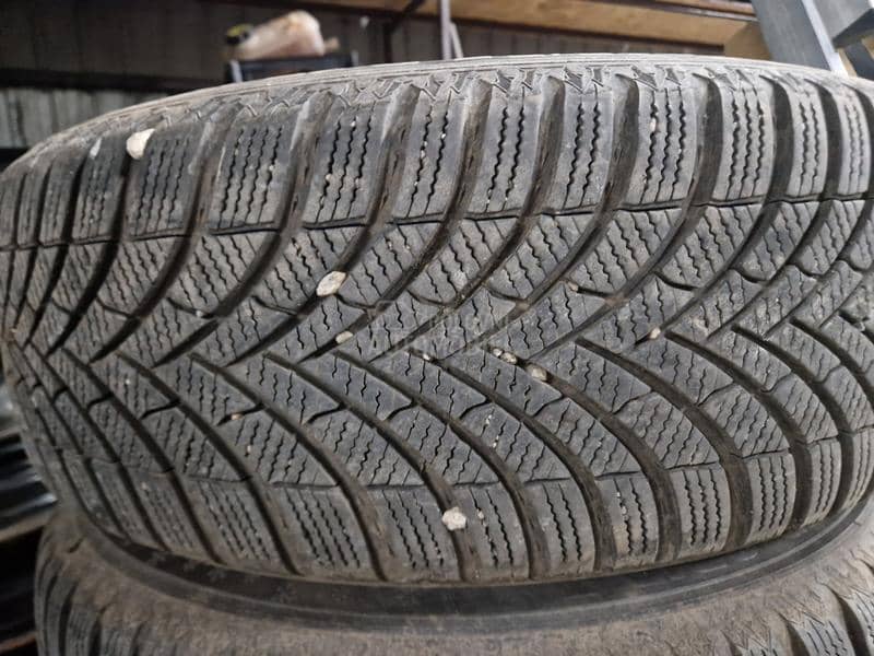 Semperit 215/55 R17 Zimska