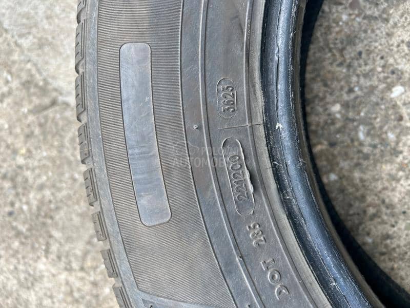 Petlas 215/65 R16 Zimska