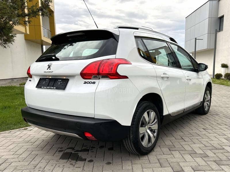Peugeot 2008 Puretech Allure