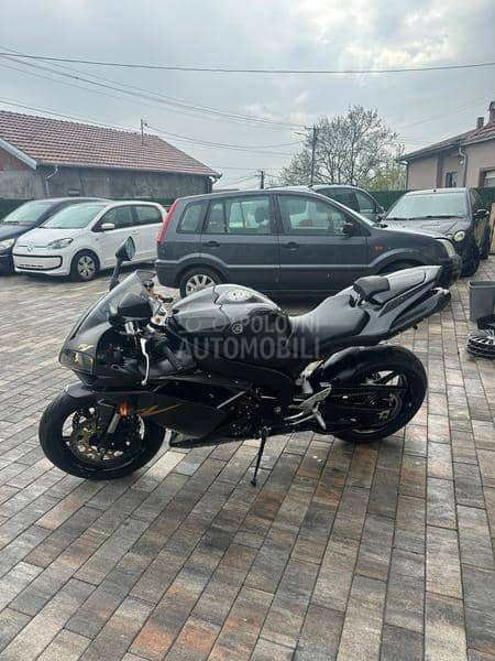 Yamaha R1 CH