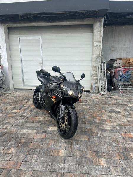 Yamaha R1 CH