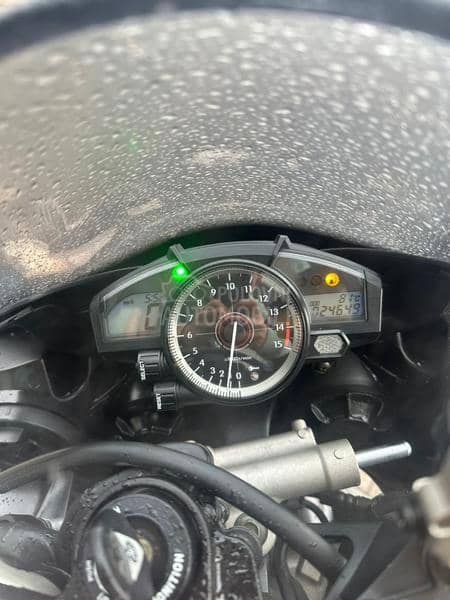 Yamaha R1 CH