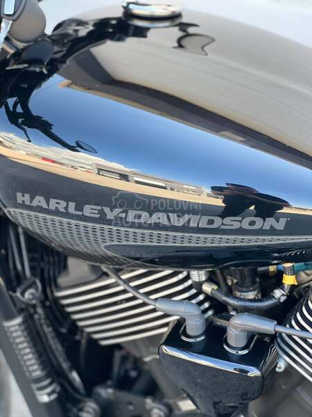 Harley Davidson Street rod A2