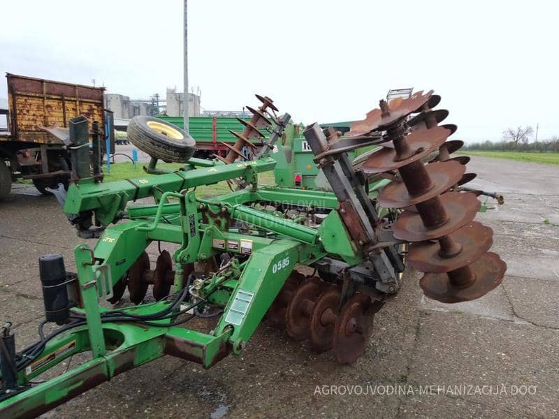 John Deere 637