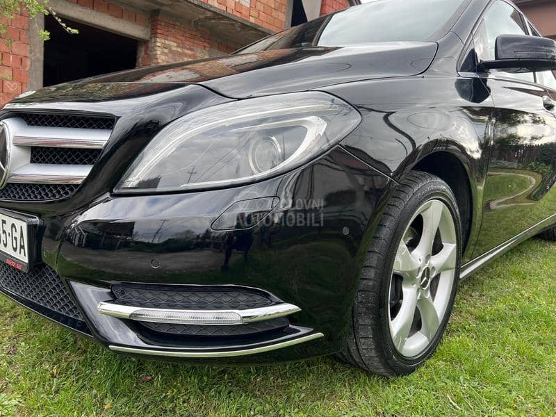 Mercedes Benz B 180 Premium
