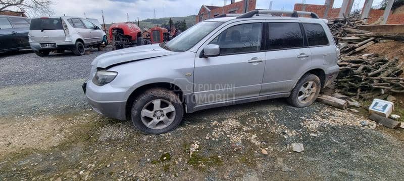 Mitsubishi Outlander -  kompletan auto u delovima