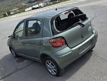 Toyota Yaris 2004. god. -  kompletan auto u delovima