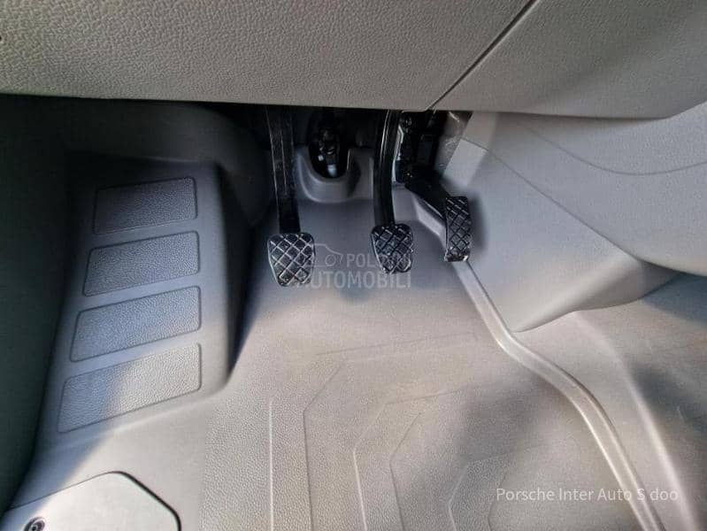 Volkswagen Crafter Furgon 35 MR 2.0 TDI