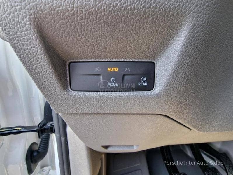 Volkswagen Crafter Furgon 35 MR 2.0 TDI