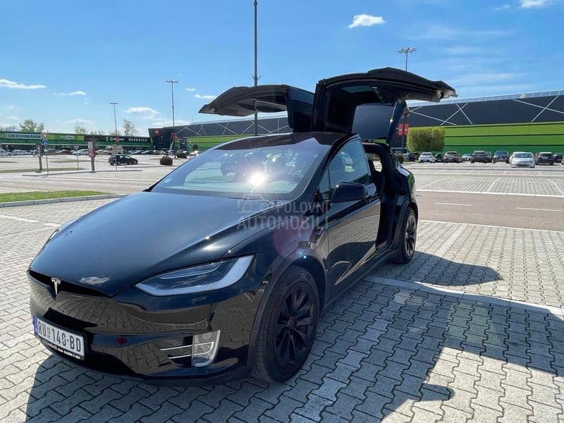 Tesla Model X 