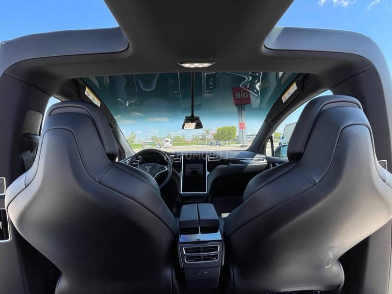 Tesla Model X 