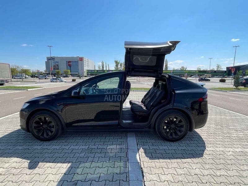 Tesla Model X 