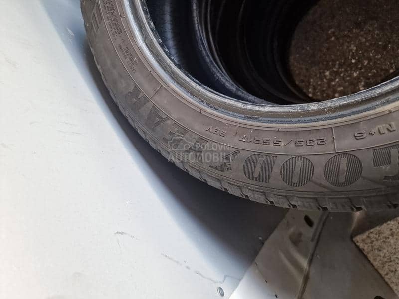 Goodyear 235/55 R17 Letnja