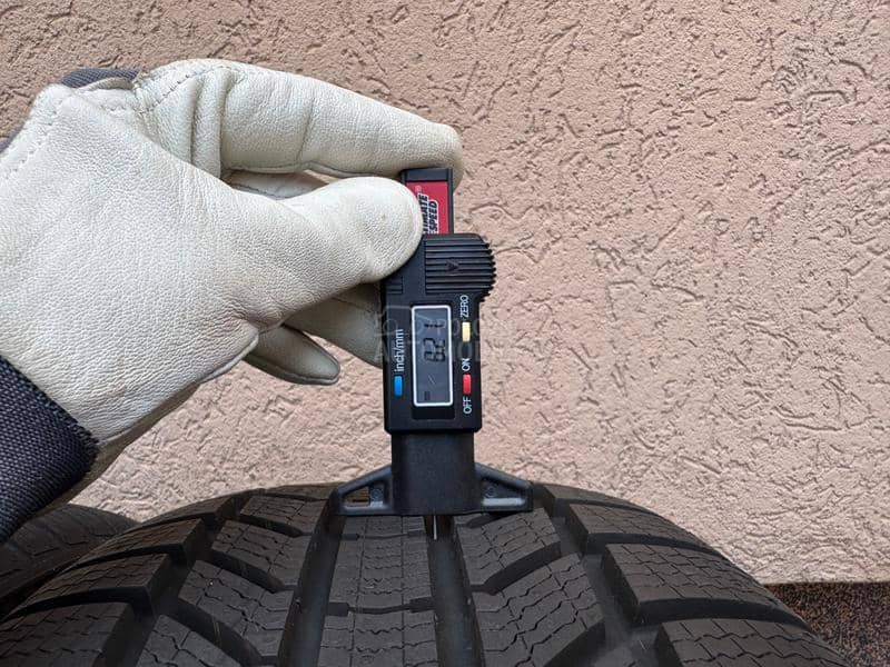 Continental 235/45 R20 Zimska