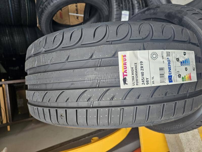 Taurus 245/40 R19 Letnja