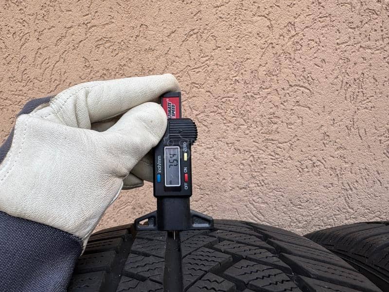 Continental 215/50 R19 Zimska